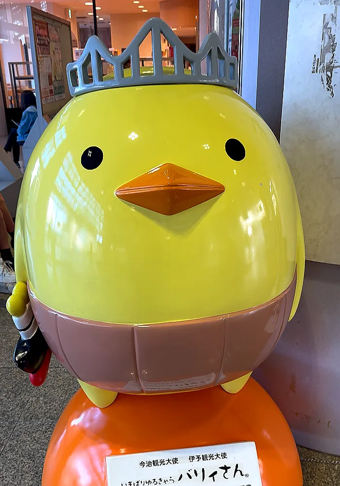 今治のご当地キャラクター「バリィさん」の像
